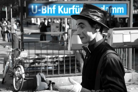 Berlin kurfürstendamm clown photo