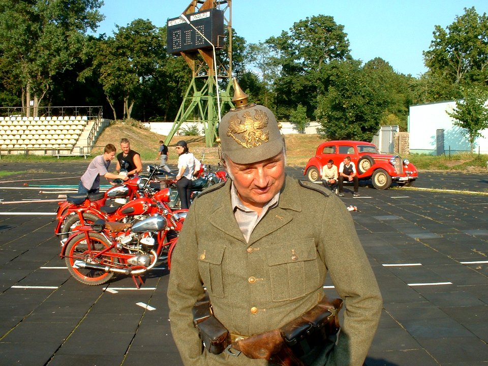 2002_0810_184859AA
