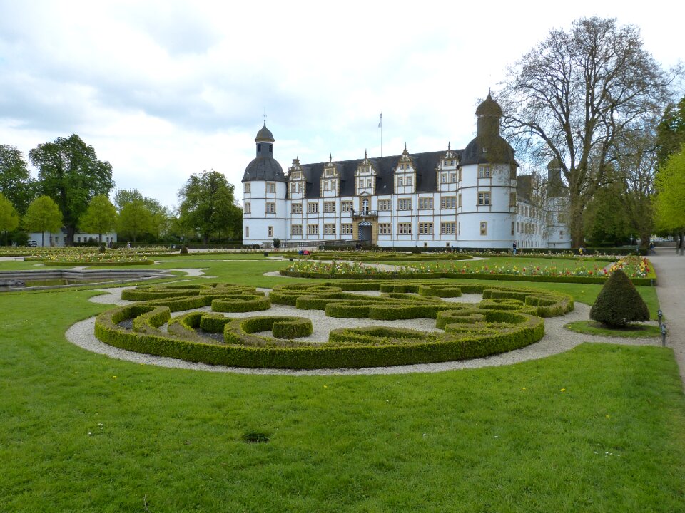 Schloß neuhaus places of interest park