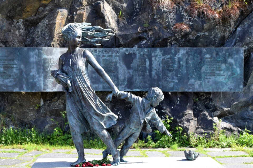 Memorial scandinavian star mother