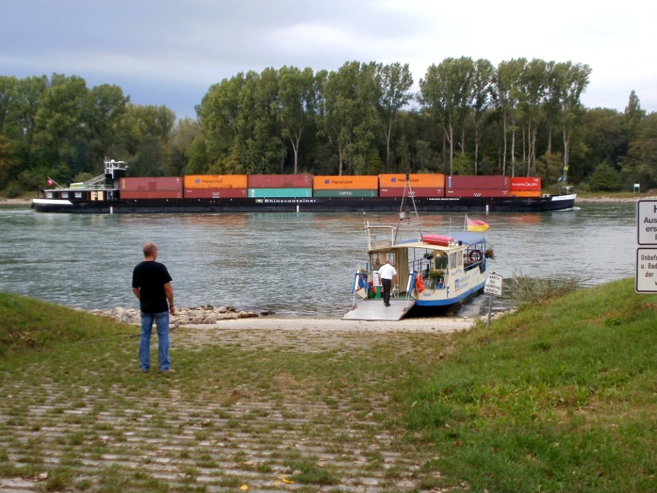 20110917Rhein_Rheinhausen1