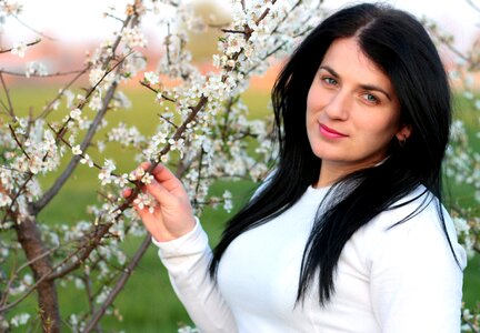Tree white blue eyes