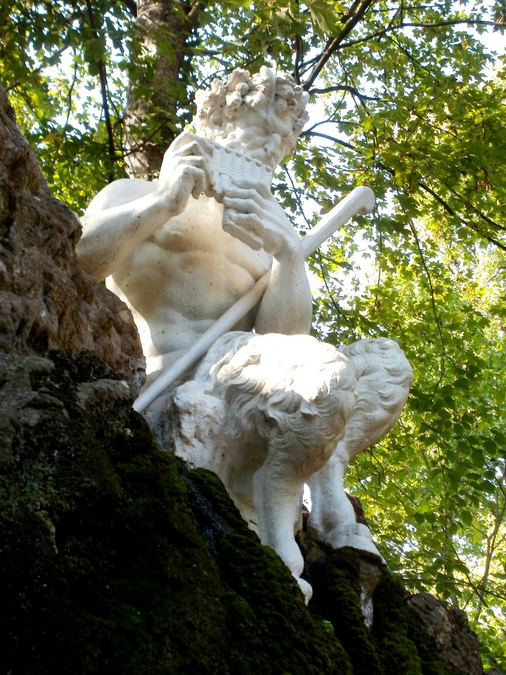 20110925Felsen_des_Pan_Schwetzingen2