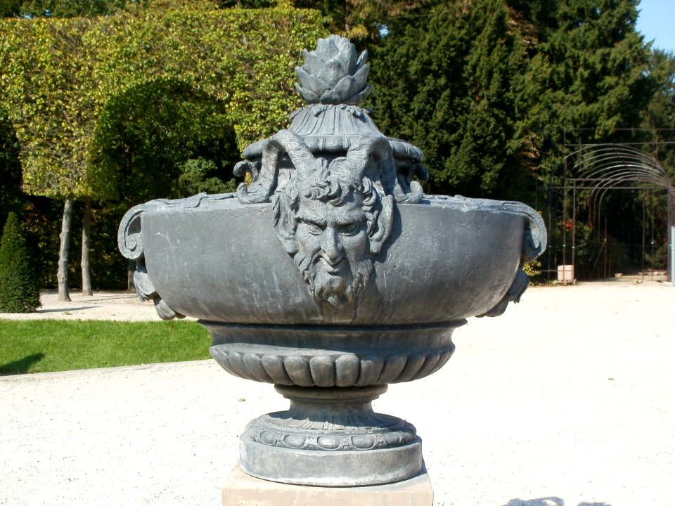 20110925Vase_Spiegelbassin_Schwetzingen3