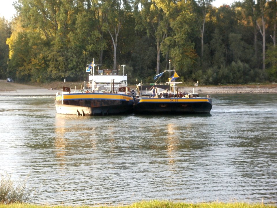 20110929Schiffswendemanoever_Rheinhausen4