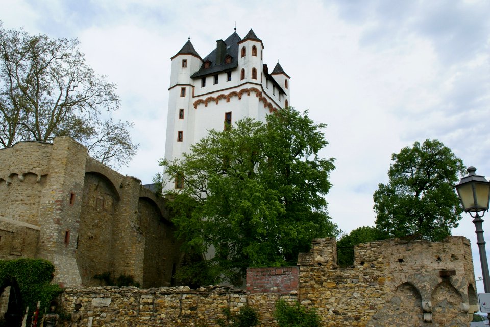 2012.09.24.150658_Burg_Eltville
