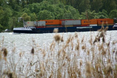 2012.09.24.143050_Schiff_Container_Rhein_Walluf photo