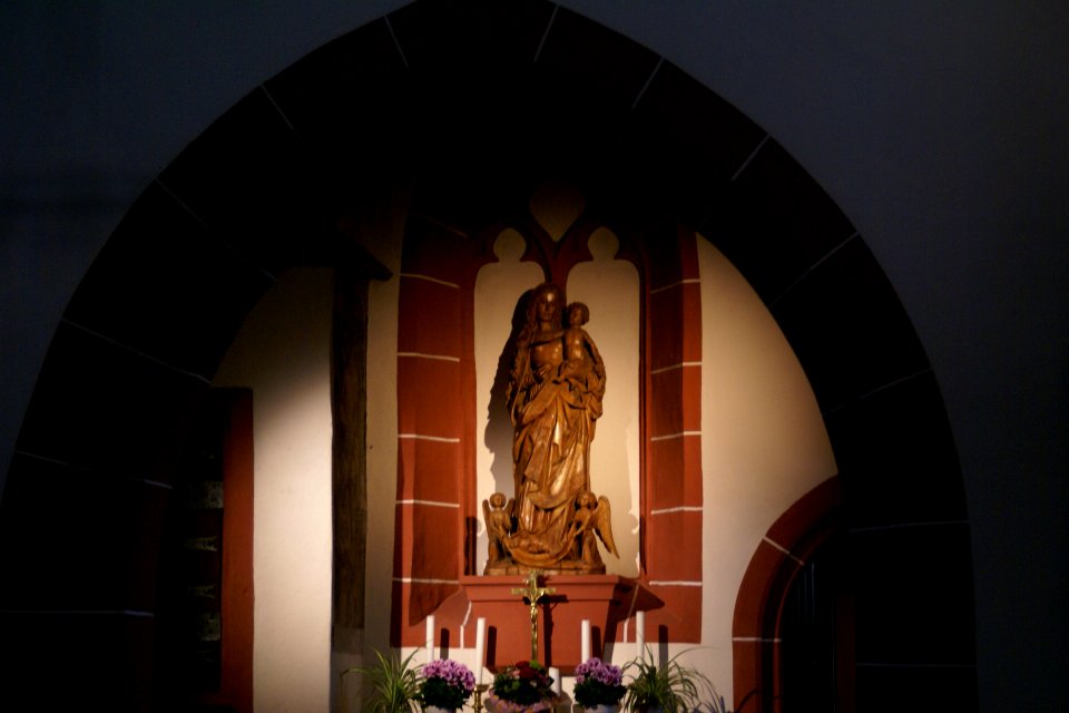 2012.09.24.160452_Innenraum_St._Peter_und_Paul_Eltville