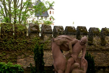 2012.09.24.155808_St._Martin-Statue_St._Peter_und_Paul_Kirche_Eltville