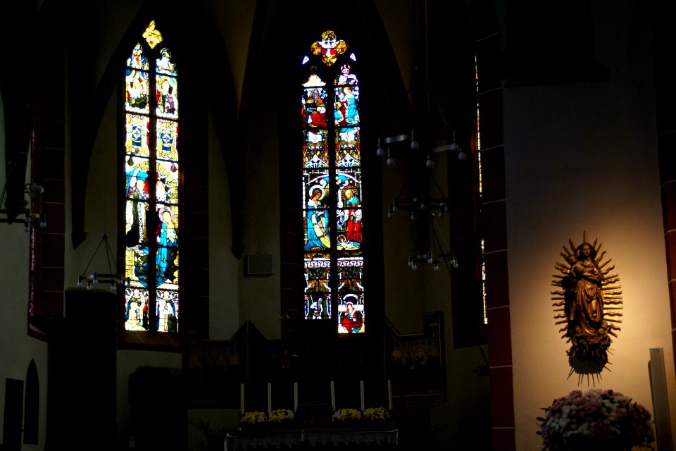2012.09.24.160333_Innenraum_St._Peter_und_Paul-Kirche_Eltville