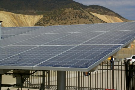 2012.09.29.110159_Solar_panel_Bingham_Canyon_Mine_Utah