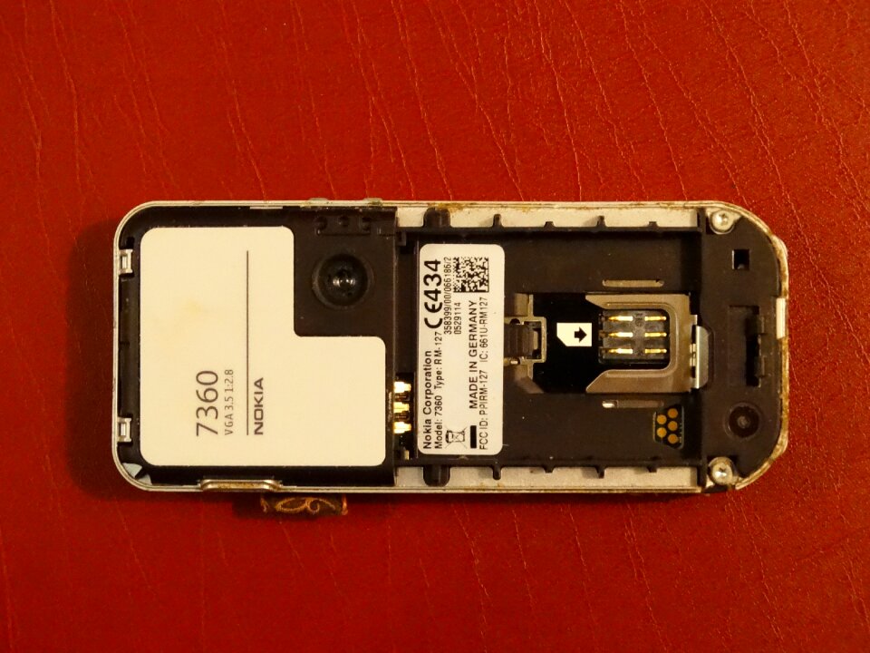 Screwed up support sim label