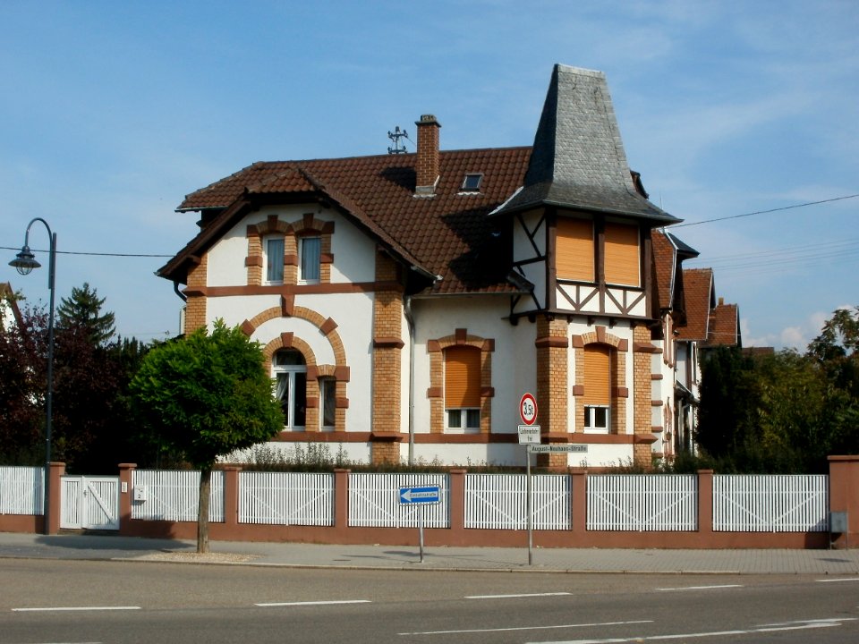 20110927August-Neuhaus-Str2_Schwetzingen2