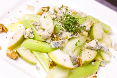 Walnut pear cheese