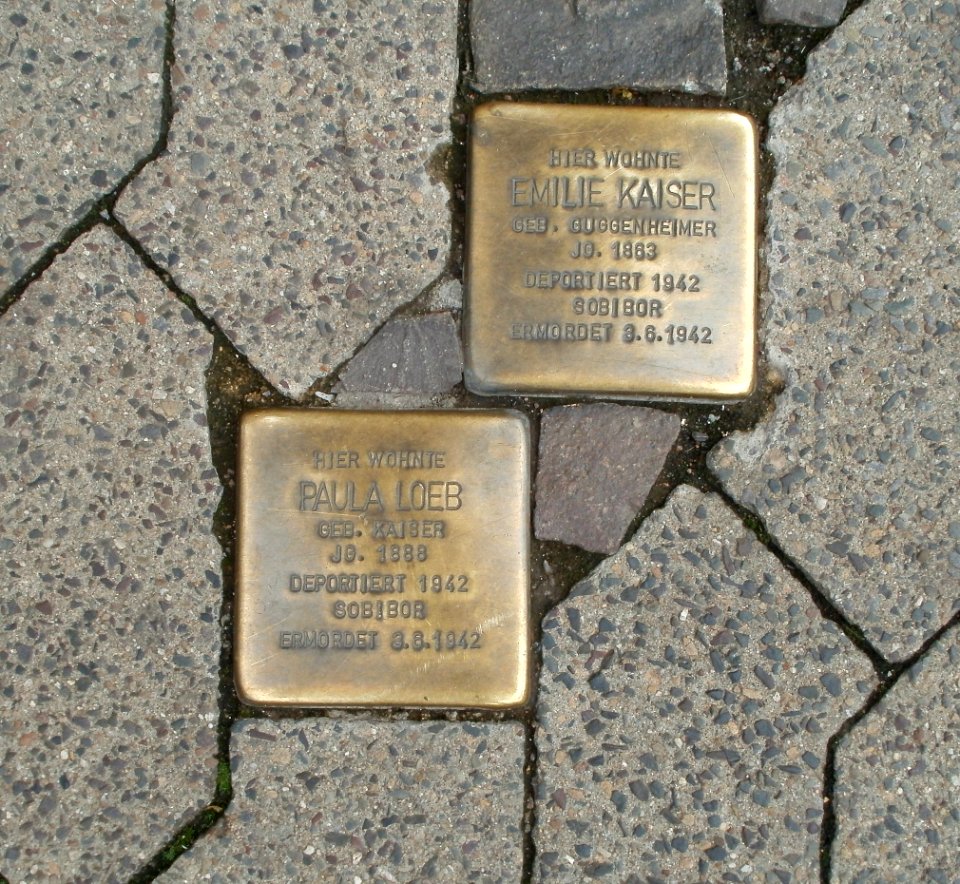 20110727Stolpersteine_Rathausplatz_Saarbruecken