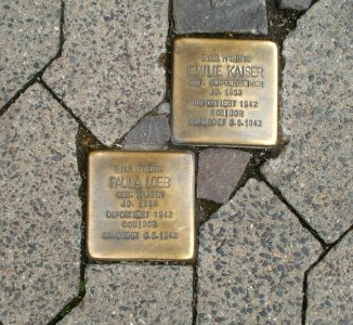 20110727Stolpersteine_Rathausplatz_Saarbruecken