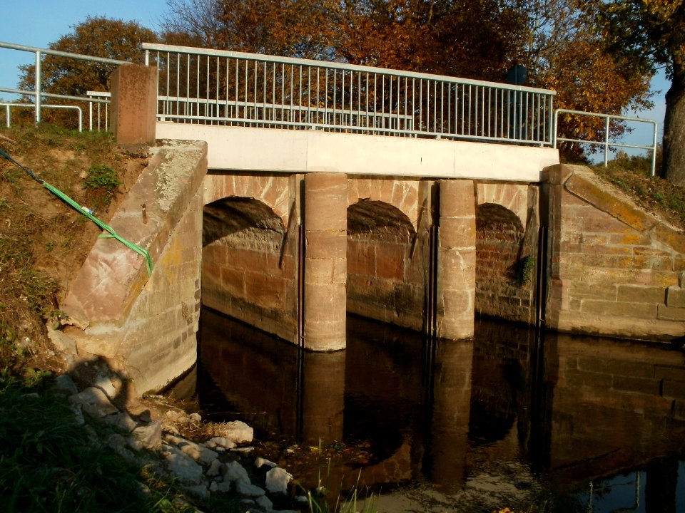 20111101Kraichbachschleuse_Ketsch1