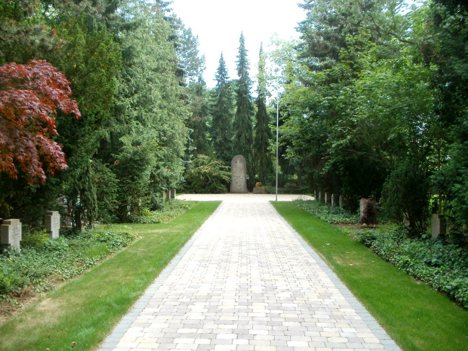 20120527Kriegerdenkmal_Hockenheim1