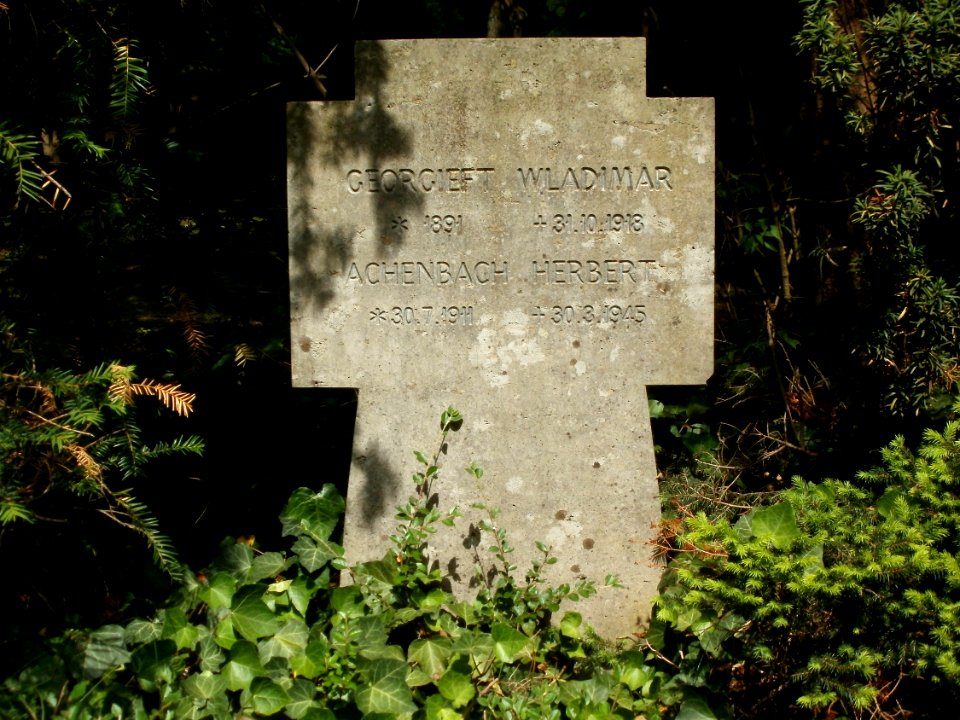 20120527Kriegerdenkmal_Hockenheim6