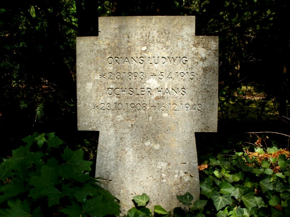 20120527Kriegerdenkmal_Hockenheim5