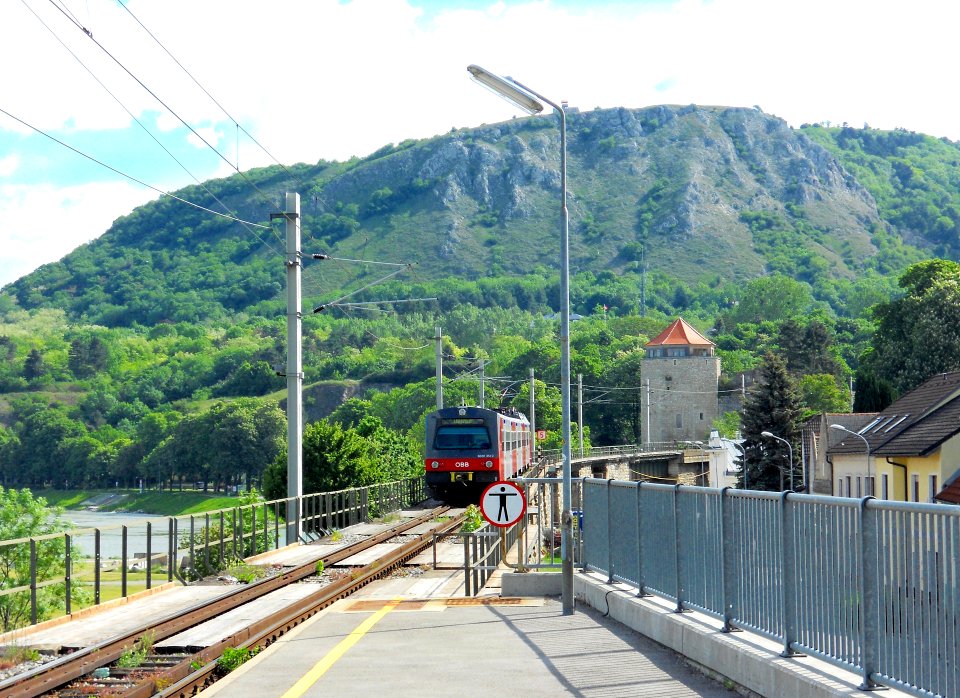 20120513-hainburg-personenbahnhof.braunsberg