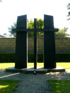 20120525Kriegerdenkmal_Friedhof_Ketsch2