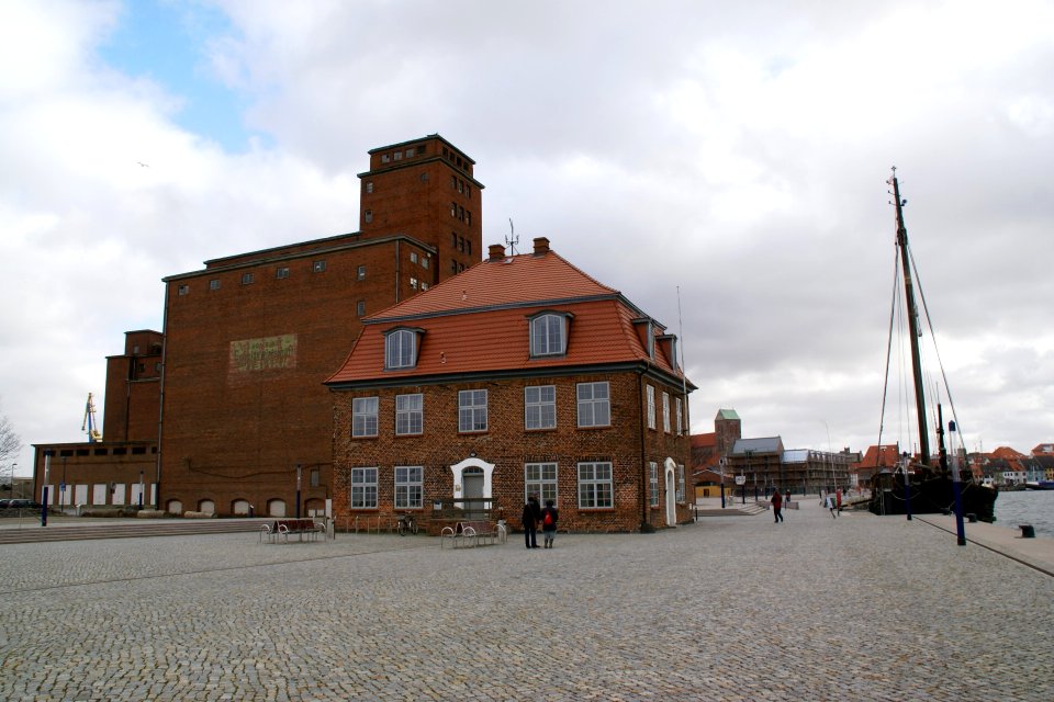 2012.02.25.134323_Baumhaus_alter_Hafen_Wismar
