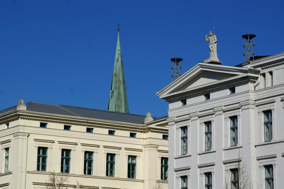 2012.02.26.121404_Staatskanzlei_Domturm_Schwerin