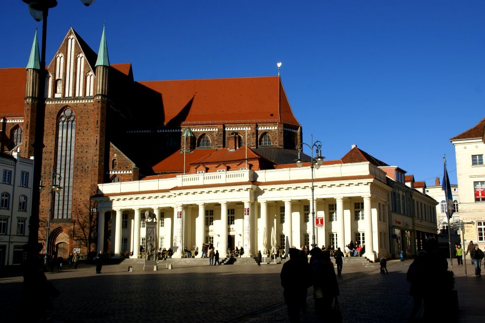 2012.02.26.145212_Marktplatz_Dom_Classic_Café_Schwerin