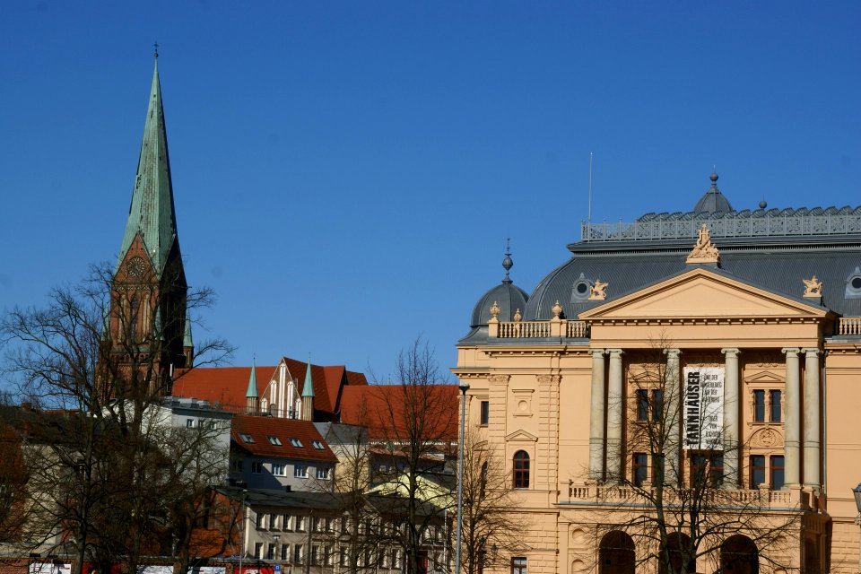 2012.02.26.122521_Dom_Mecklenburgisches_Staatstheater_Schwerin