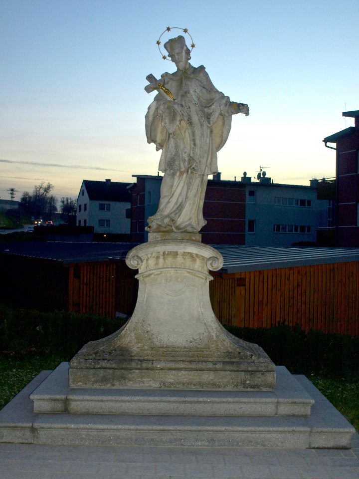 2012.11.25_-_Wallsee_-_Figurenbildstock_hl._Johannes_Nepomuk_-_01