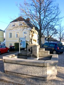 2012.11.14_-_Neustadtl_-_Christophorusbrunnen_-_01