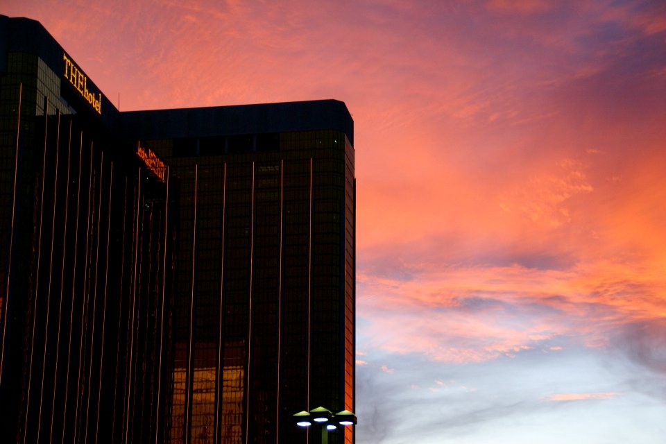 2012.10.05.182745_Nightfall_THEhotel_Las_Vegas_Nevada