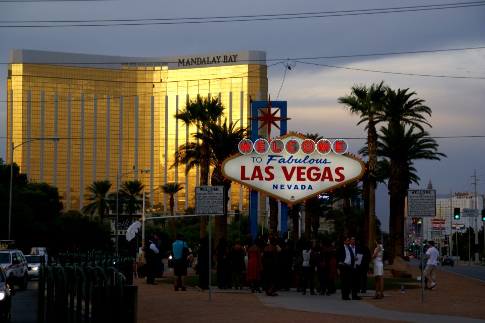 2012.10.05.175804_Welcome_sign_Las_Vegas_Nevada