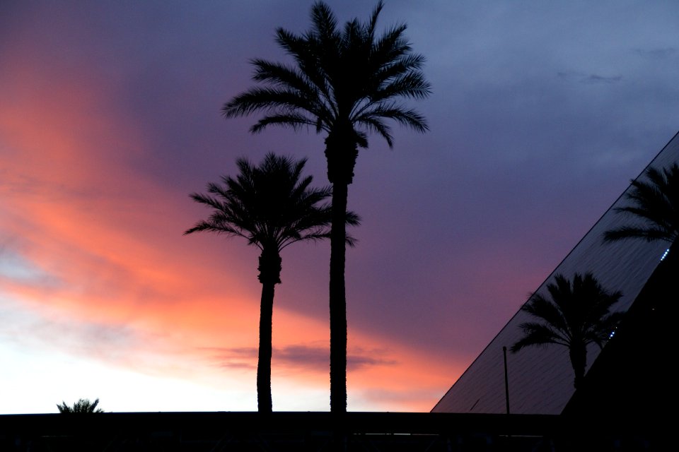 2012.10.05.182927_Nightfall_Luxor_Hotel_Las_Vegas_Nevada