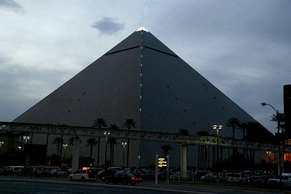 2012.10.05.182501_Luxor_Hotel_Las_Vegas_Nevada