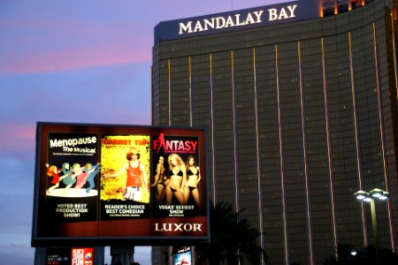 2012.10.05.182901_Sign_Mandalay_Bay_Hotel_Las_Vegas_Nevada