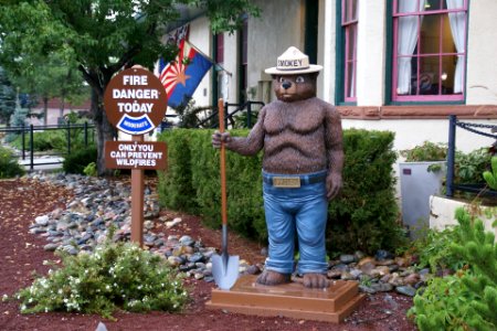 2012.09.11.174133_Smokey_Grand_Canyon_Avenue_Williams_Arizona_USA