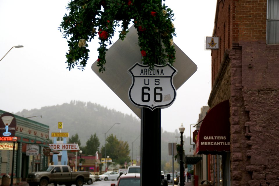 2012.09.11.173138_Sign_W_Route_66_Williams_Arizona_USA
