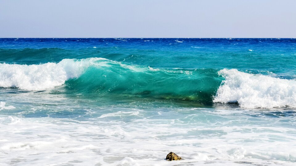 Spray foam sea