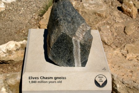 2012.09.14.123408_Elves_Chasm_gneiss_Grand_Village_Canyon_Arizona