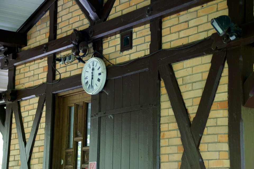 2012.09.24.113149_Uhr_Nerobergbahn_Neroberg_Wiesbaden