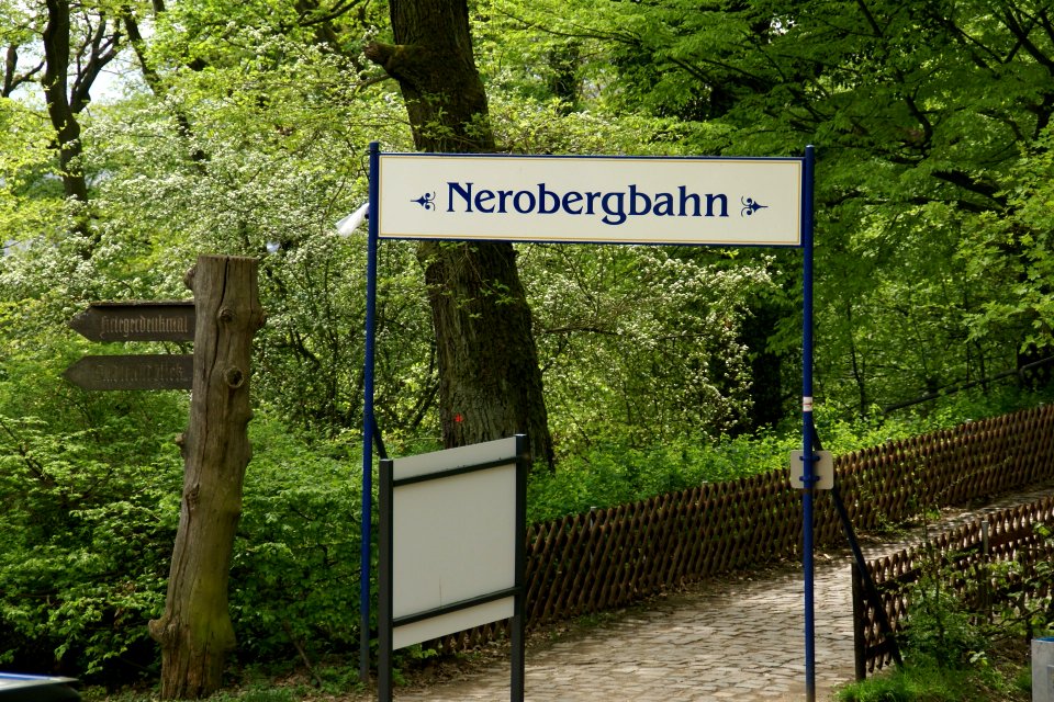 2012.09.24.120359_Eingang_Nerobergbahn_Neroberg_Wiesbaden