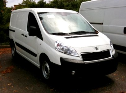 2012_Peugeot_Expert_facelift_2