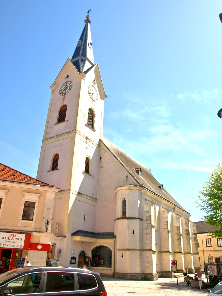 2012.04.28_-_Ybbs_an_der_Donau_-_Pfarrkirche_hl._Laurentius_-_01