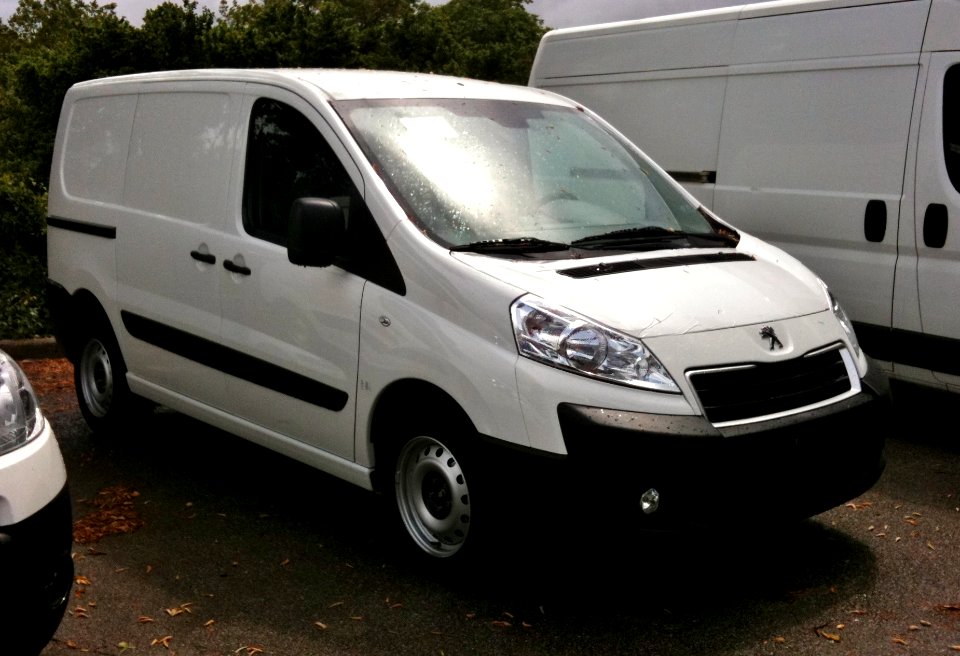 2012_Peugeot_Expert_facelift