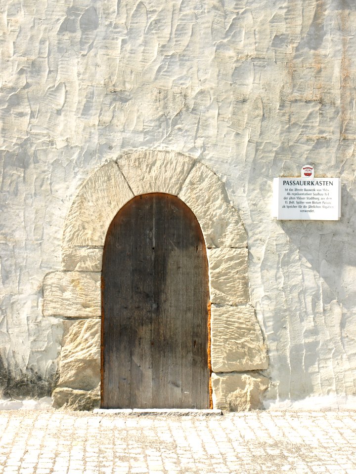2012.04.28_-_Ybbs_an_der_Donau_-_Passauer_Hof_(Kasten)-ehem._Palas_der_Ybbsburg_Hauptplatz_8_-_05
