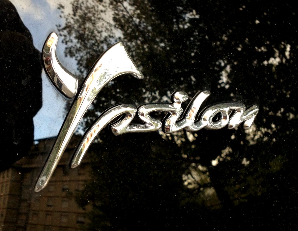 2012_Lancia_Ypsilon_logo