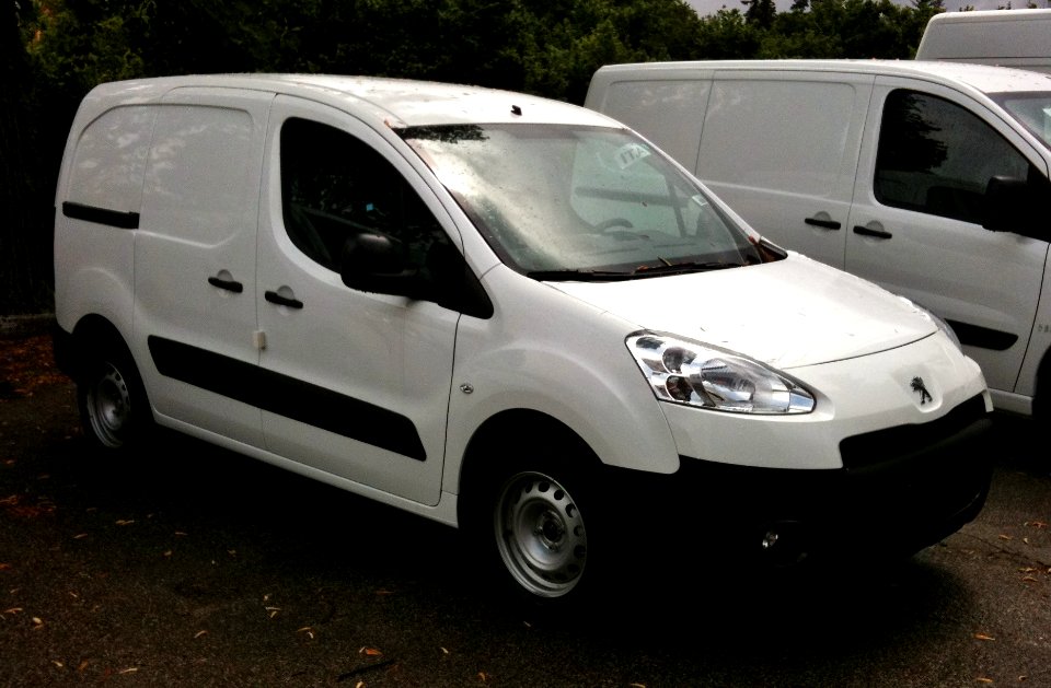 2012_Peugeot_Partner_1.6_HDI_panel_van