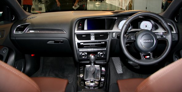 2012_Audi_S4_Avant_interior